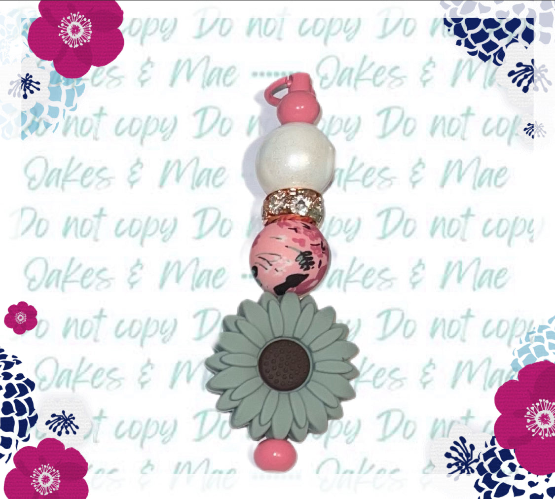 Green daisy Zipper Pull